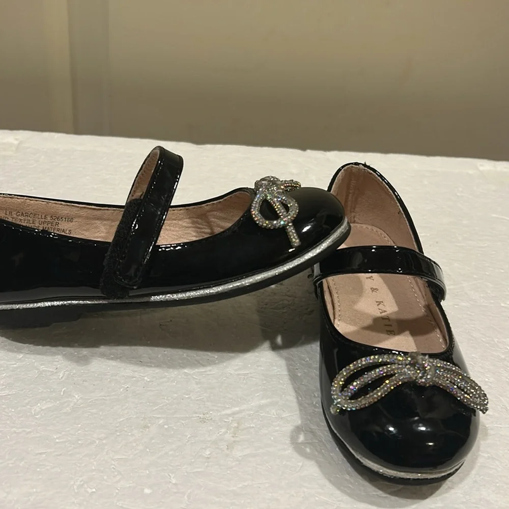 Kelly & Katie sparkling bow appliqué Patent Leather MaryJane strap shoes size 9M